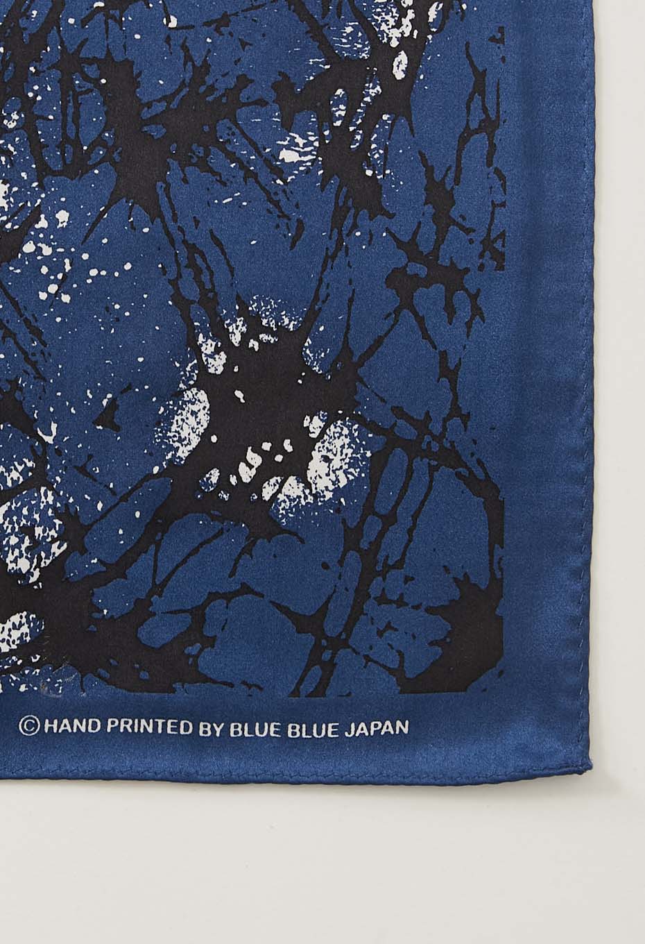 BLUE BLUE JAPAN GLASS PATTERN SILK BANDANA - NAVY - Image 3