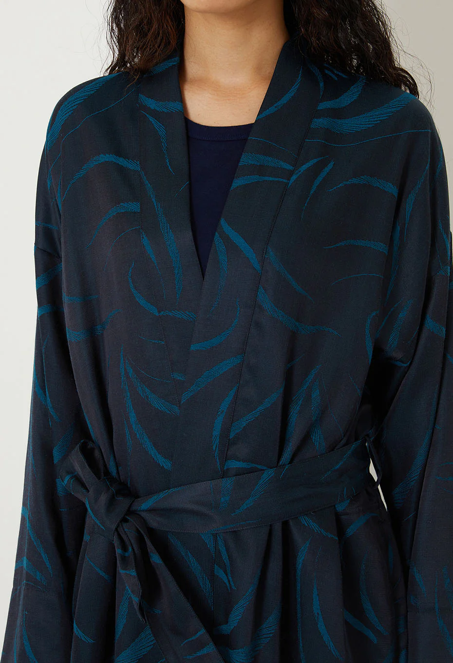 BLUE BLUE JAPAN WOMEN'S MEBUKI SATIN HAORI JACKET - DARK NAVY - Image 5