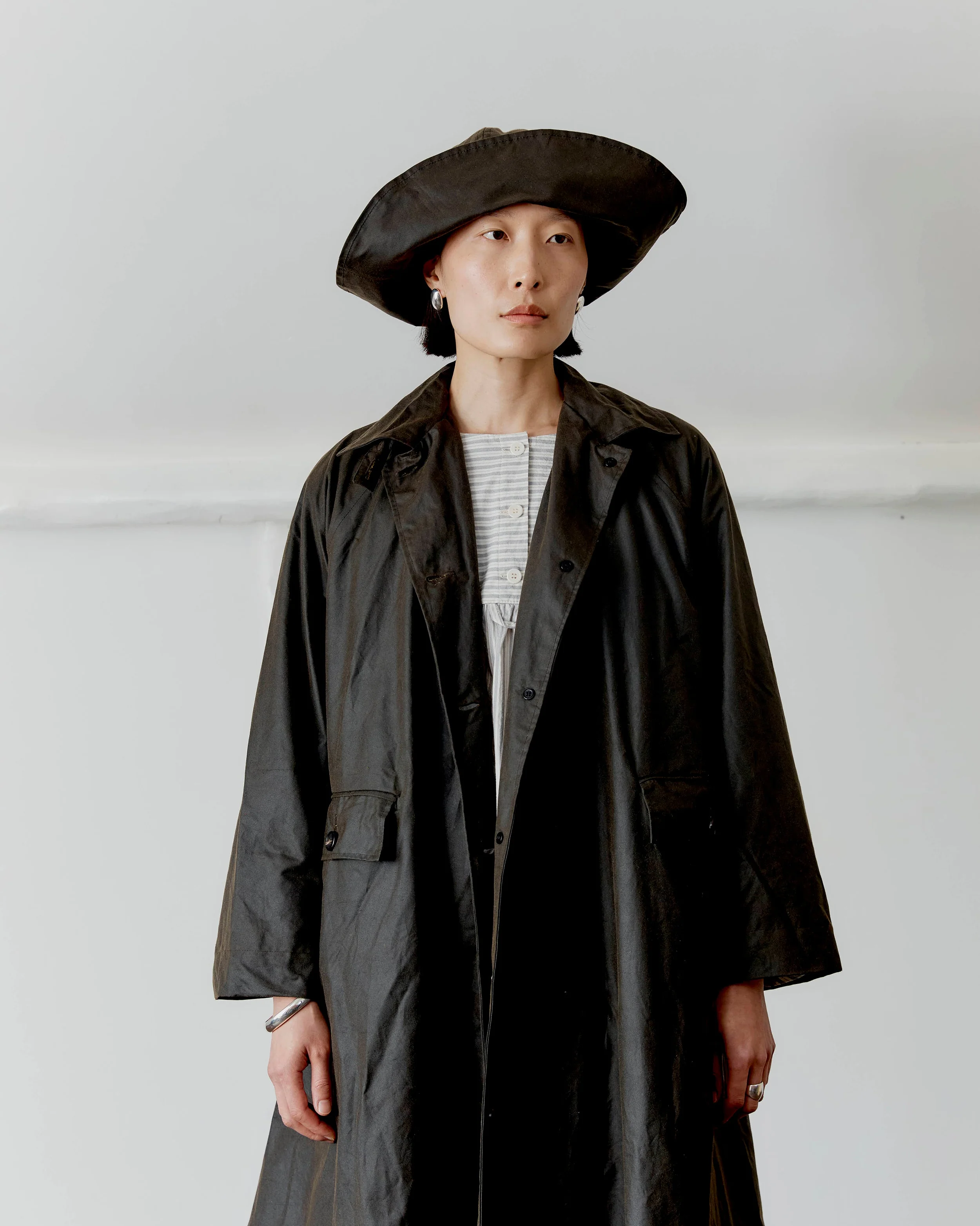 CAWLEY BRITISH OILSKIN SUN HAT WITH LEATHER BELT - OLIVE - Image 3