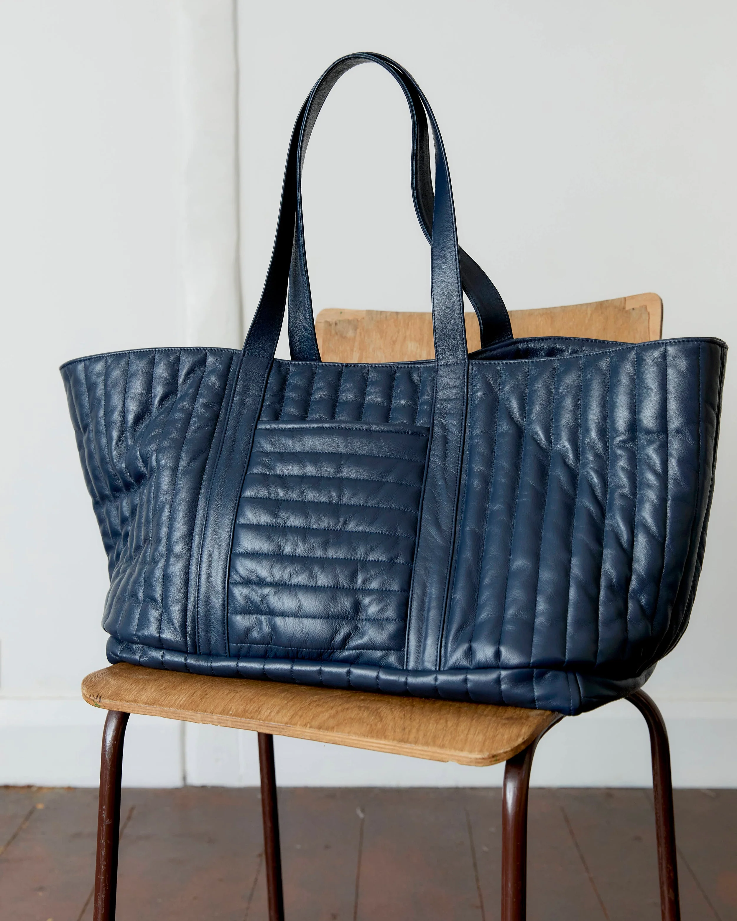 CAWLEY QUILTED NAPPA LARGE TOTE BAG W/ COIN PURSE - NAVY - Image 3