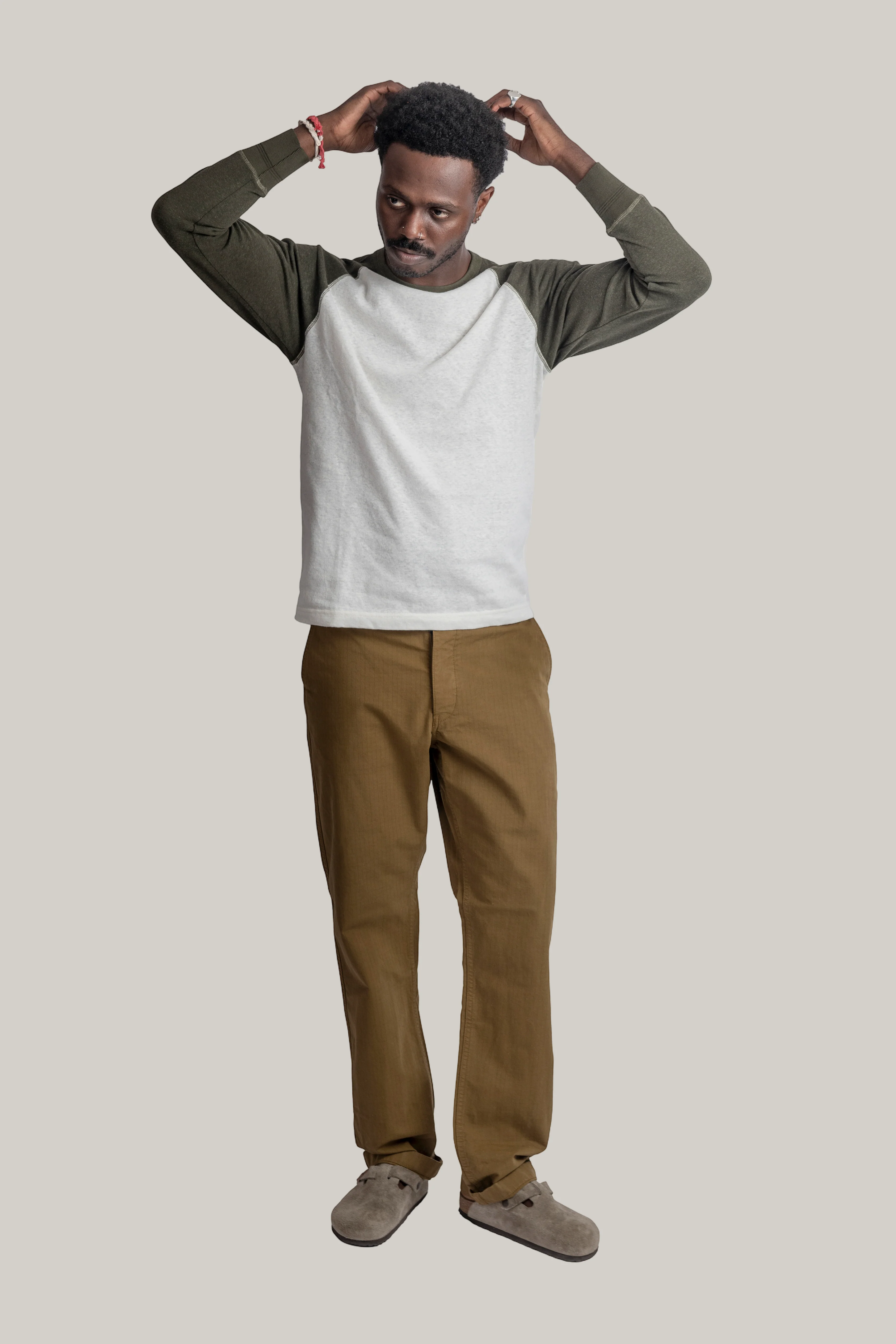 HEIMAT COTTON/ HEMP CONTRAST T-SHIRT - SEASHELL/ MILITARY GREEN - Image 3