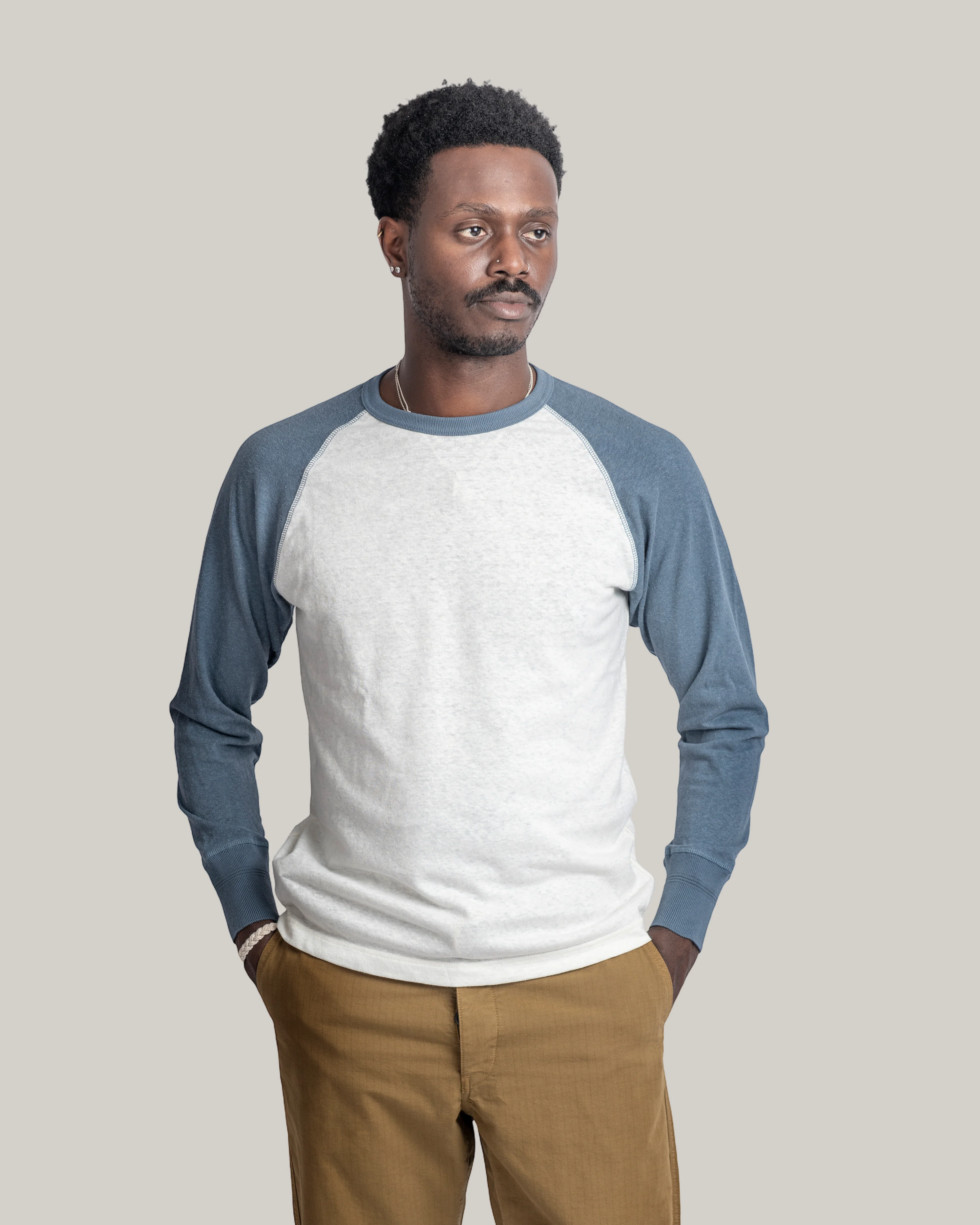 HEIMAT COTTON/ HEMP CONTRAST T-SHIRT - SEASHELL/ TRAIL BLUE - Image 2