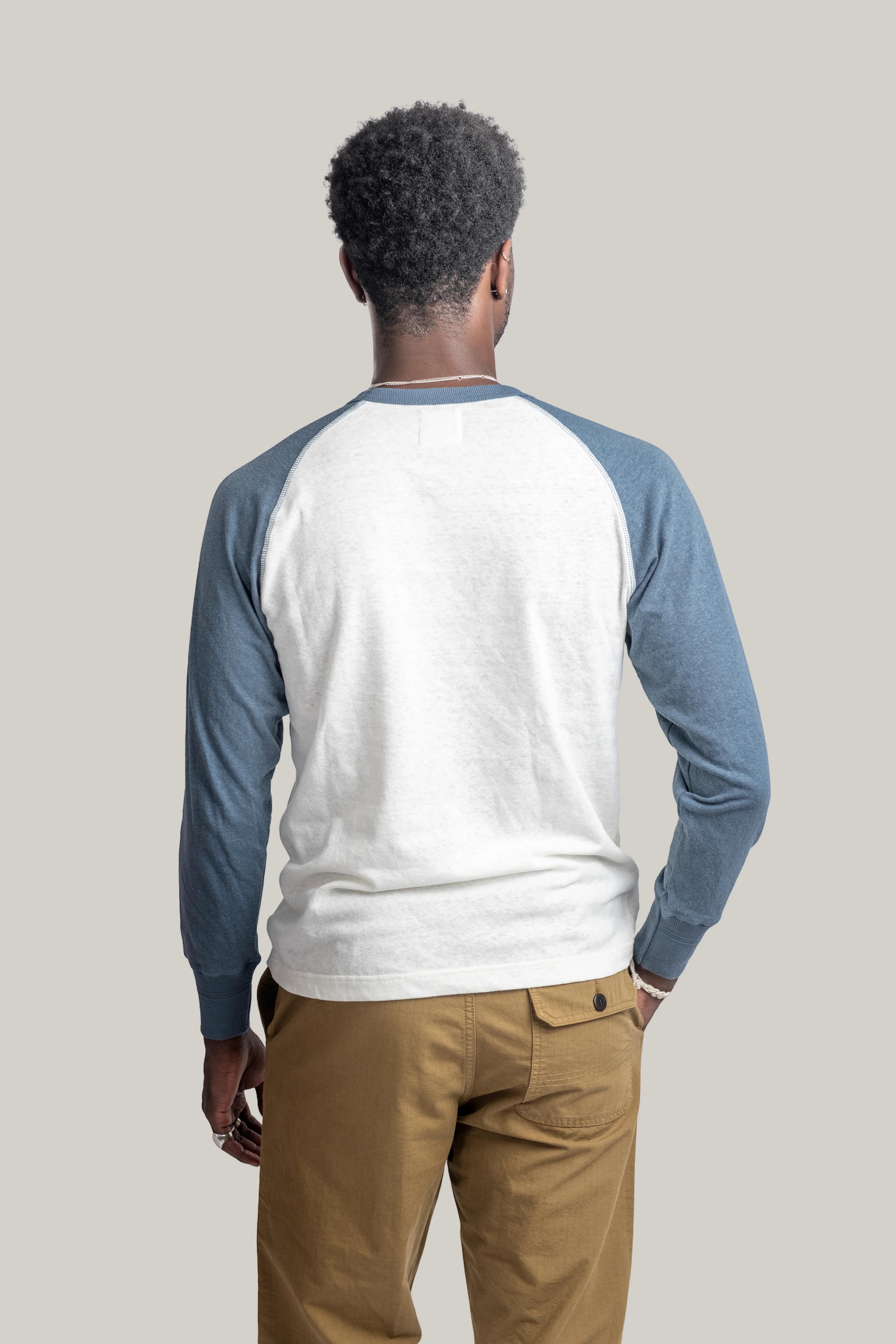 HEIMAT COTTON/ HEMP CONTRAST T-SHIRT - SEASHELL/ TRAIL BLUE - Image 3