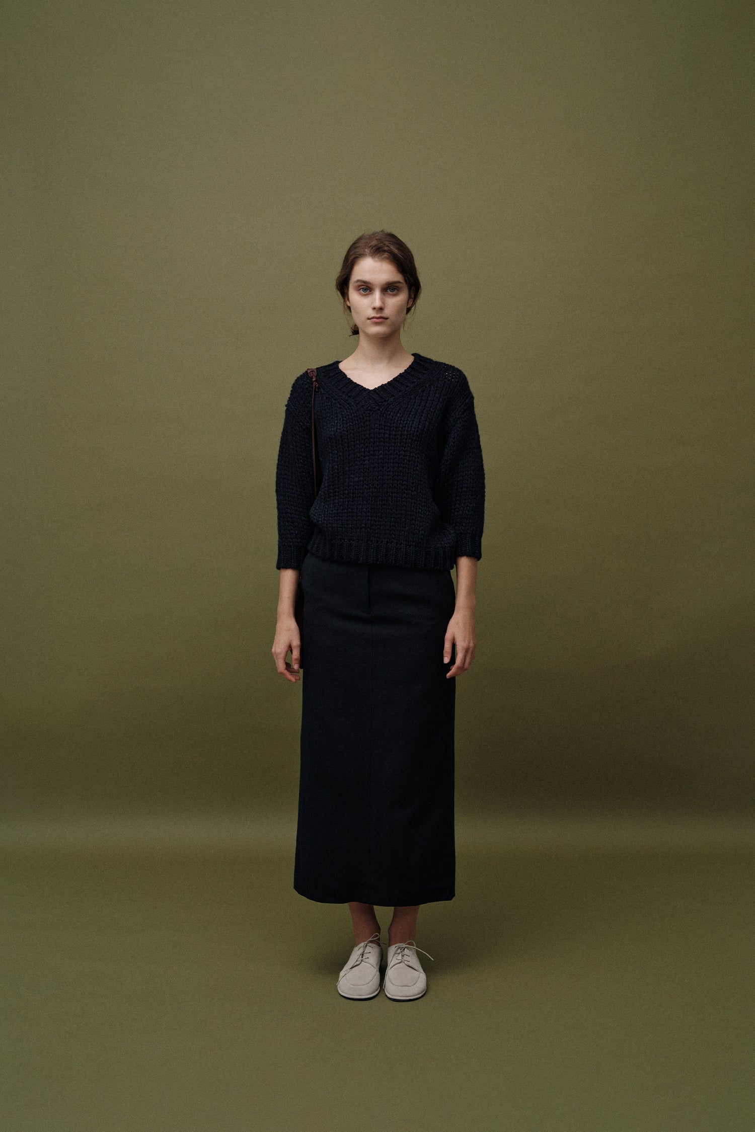 NOTHING WRITTEN WIDE V-NECK SWEATER - NAVY - Image 6