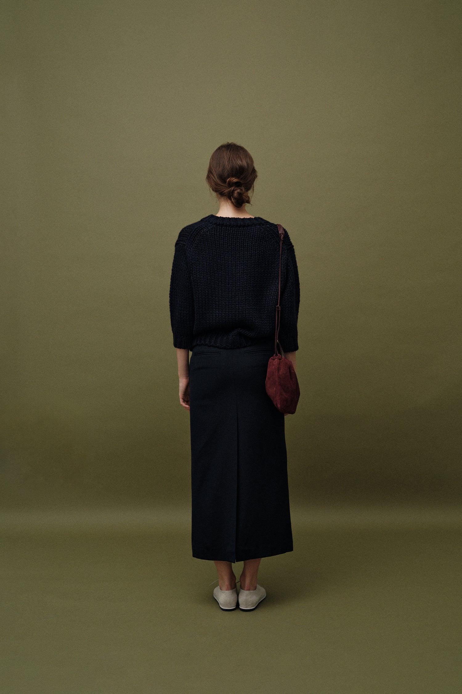 NOTHING WRITTEN WIDE V-NECK SWEATER - NAVY - Image 7