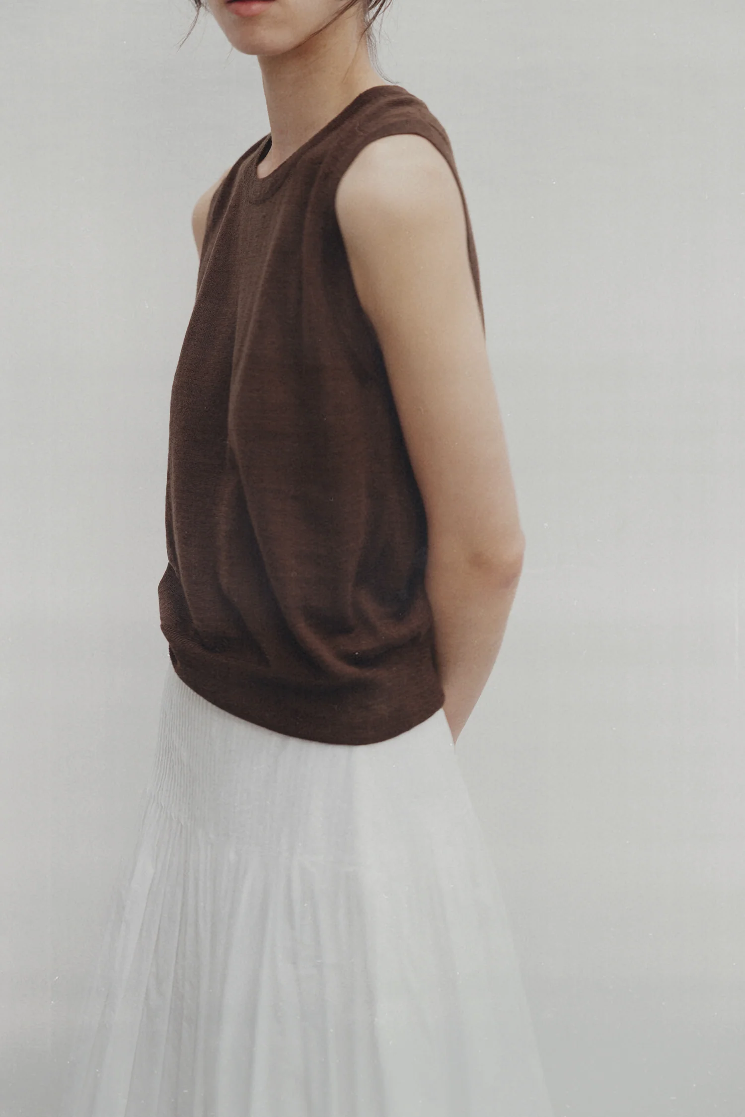 NOTHNG WRITTEN ROLA LINEN SLEEVELESS - BROWN - Image 3