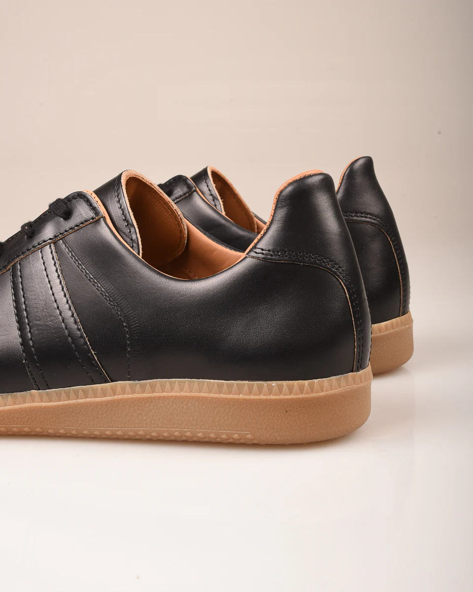 REPRODUCTION OF FOUND - GERMAN MILITARY TRAINER - BLACK HORWEEN - Image 7