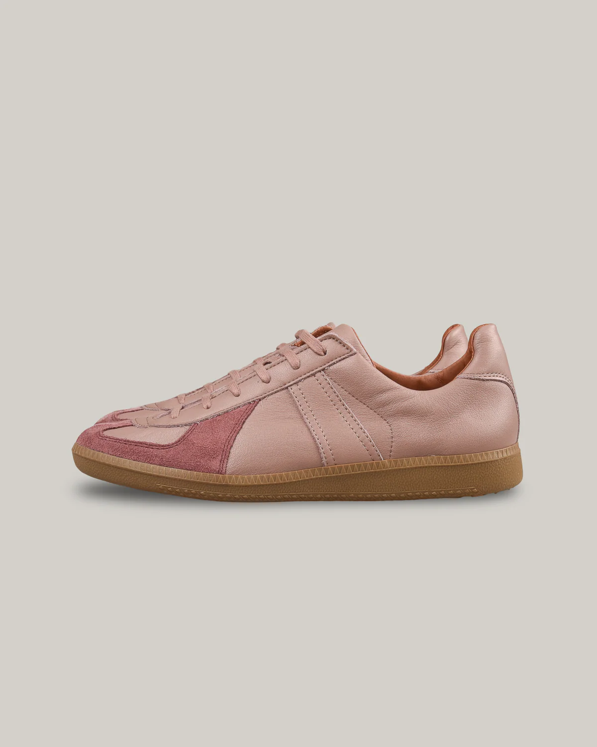 REPRODUCTION OF FOUND - GERMAN MILITARY TRAINER - BROWN ROSE - Image 2