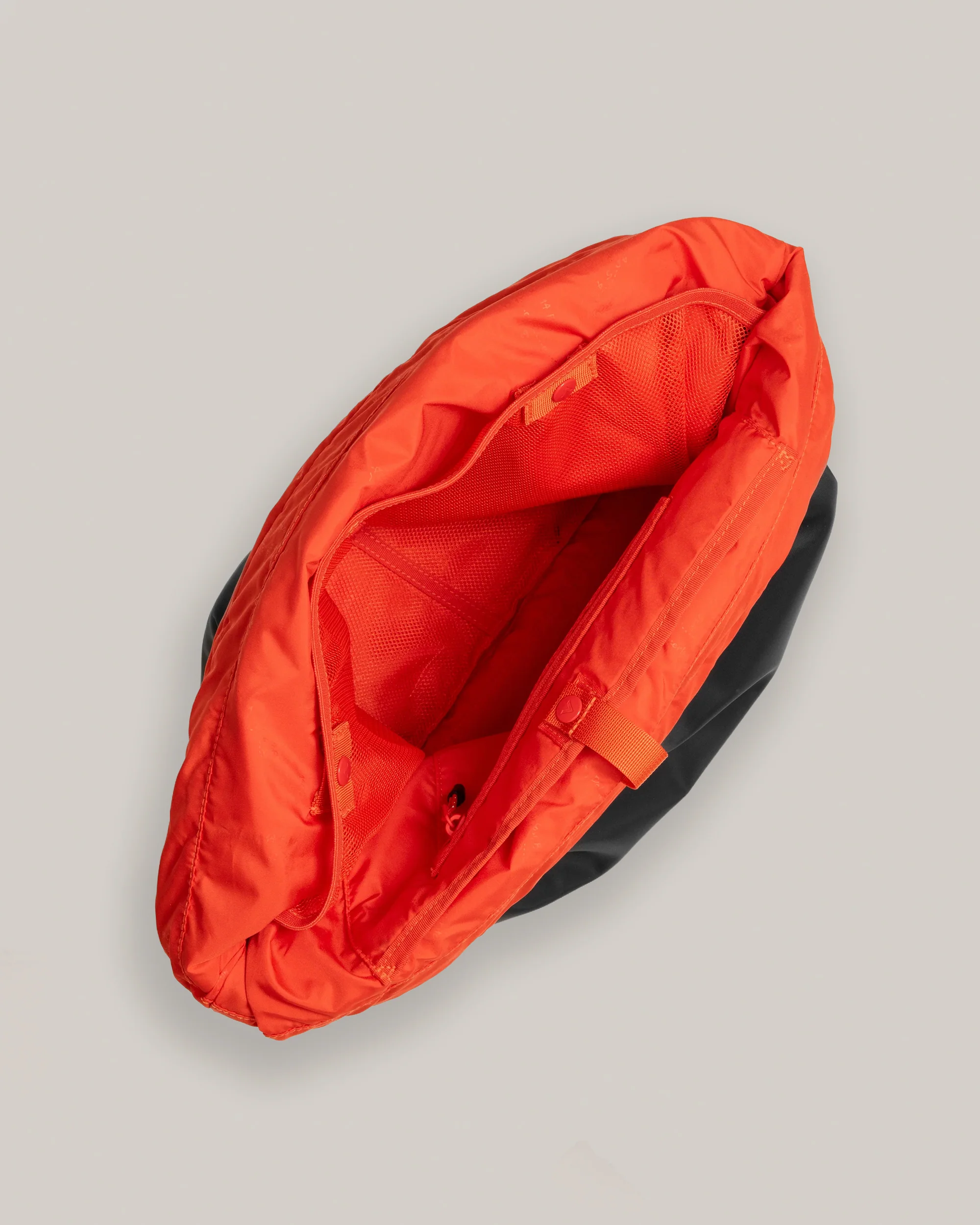 TOPOLOGIE HELMET BAG BLACK BOMBER - Image 3