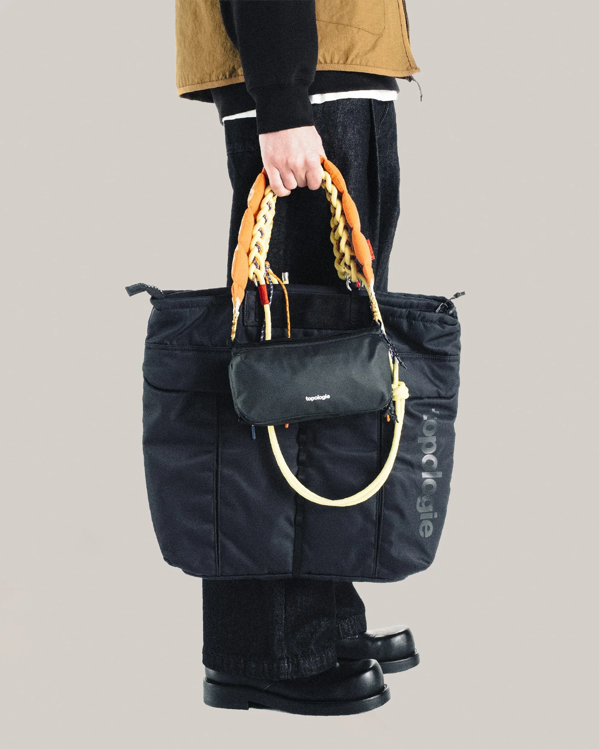 TOPOLOGIE HELMET BAG BLACK BOMBER - Image 4