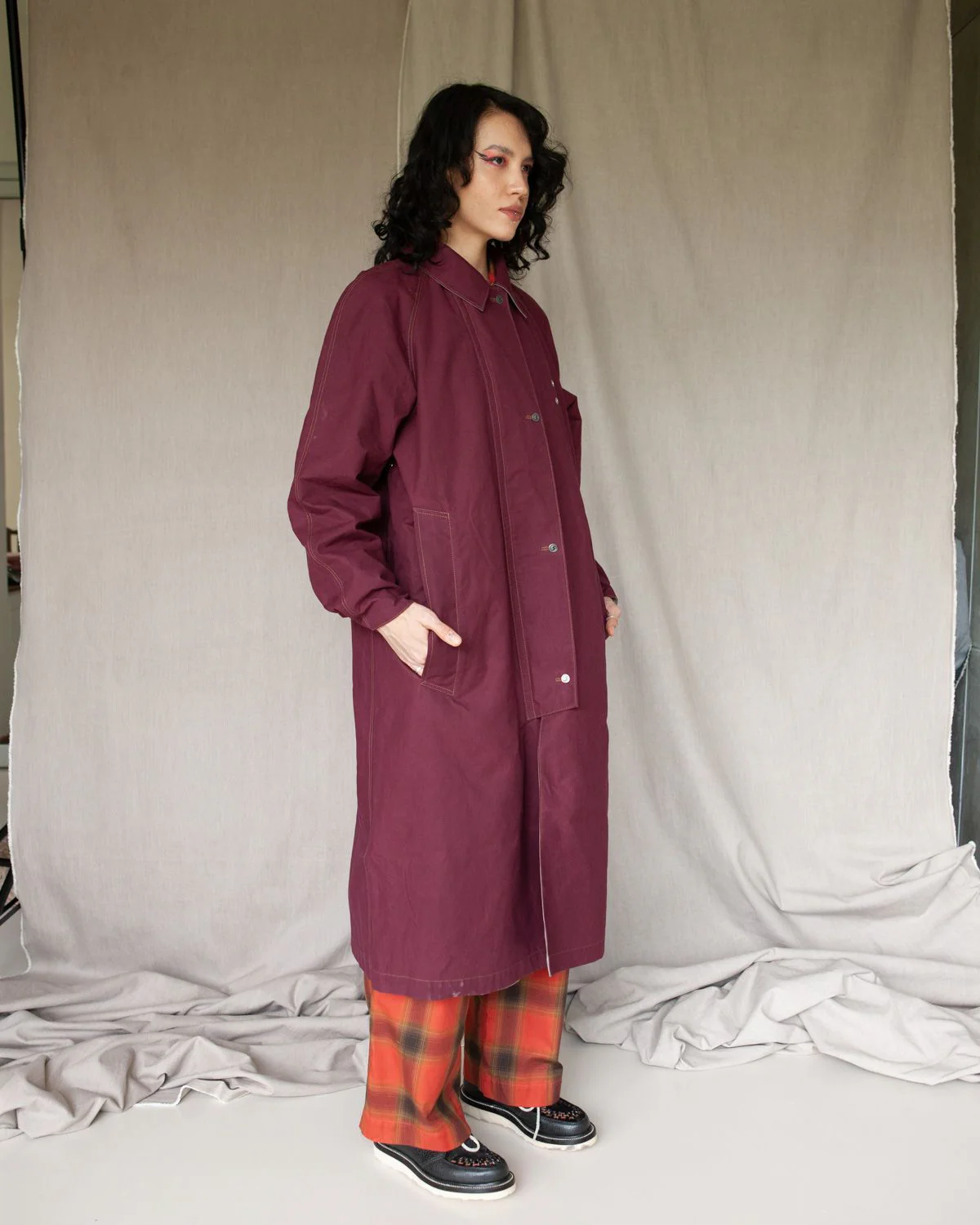 W'MENSWEAR REVERSIBLE CYCLING TRENCH - BURGUNDY - Image 3