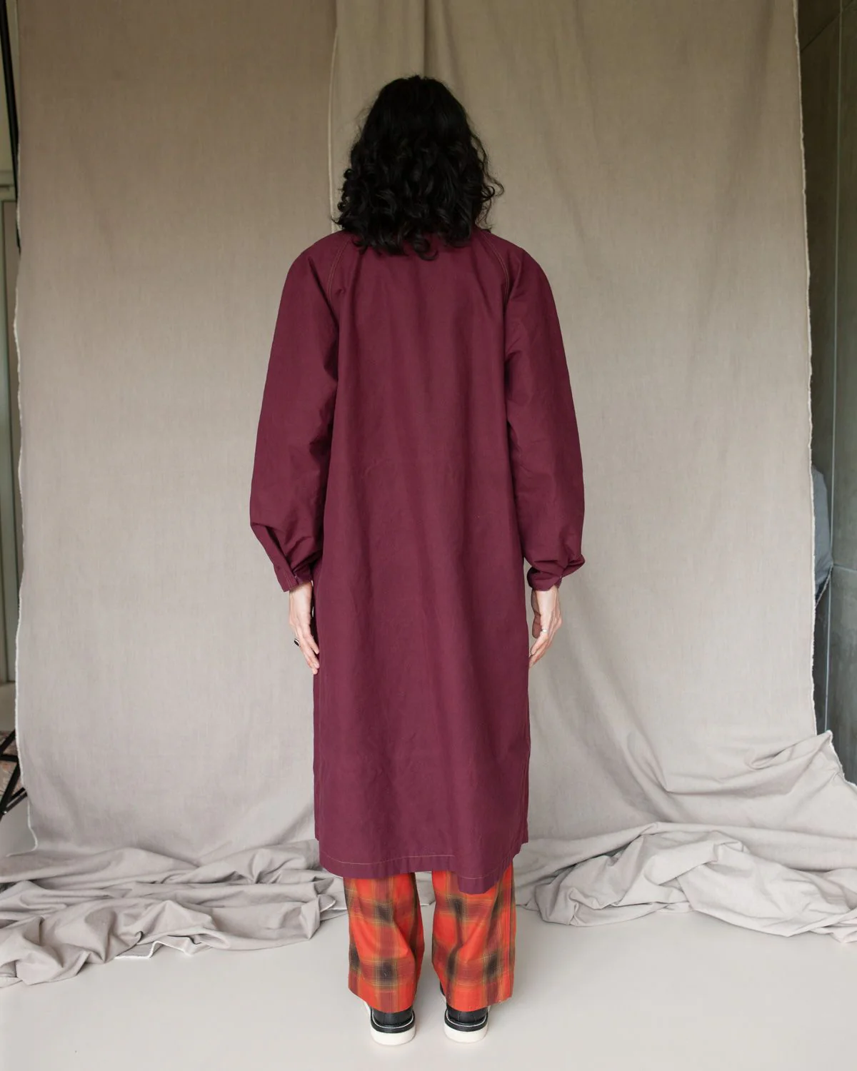 W'MENSWEAR REVERSIBLE CYCLING TRENCH - BURGUNDY - Image 4