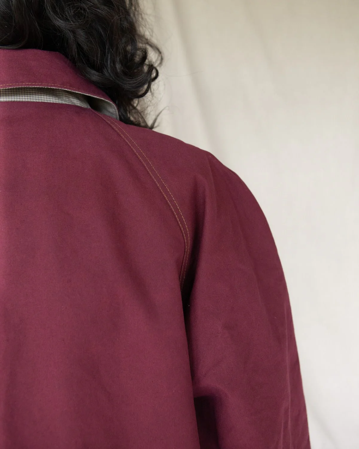 W'MENSWEAR REVERSIBLE CYCLING TRENCH - BURGUNDY - Image 6
