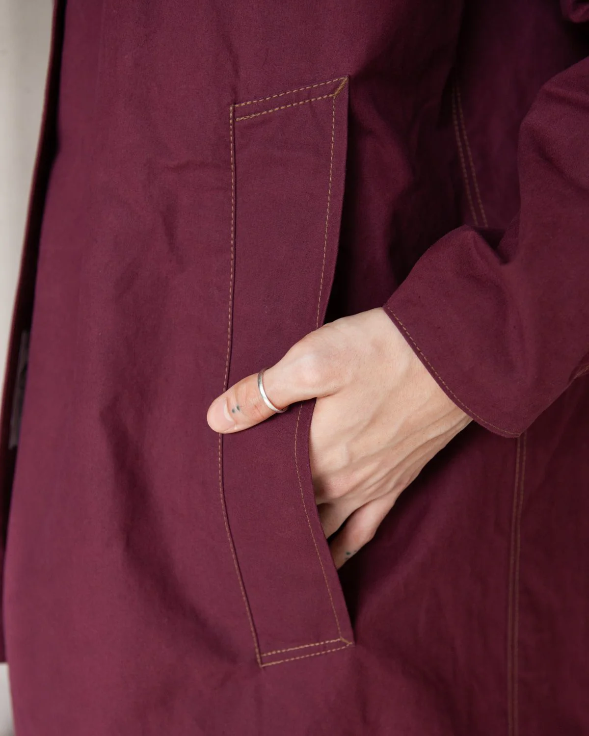 W'MENSWEAR REVERSIBLE CYCLING TRENCH - BURGUNDY - Image 9